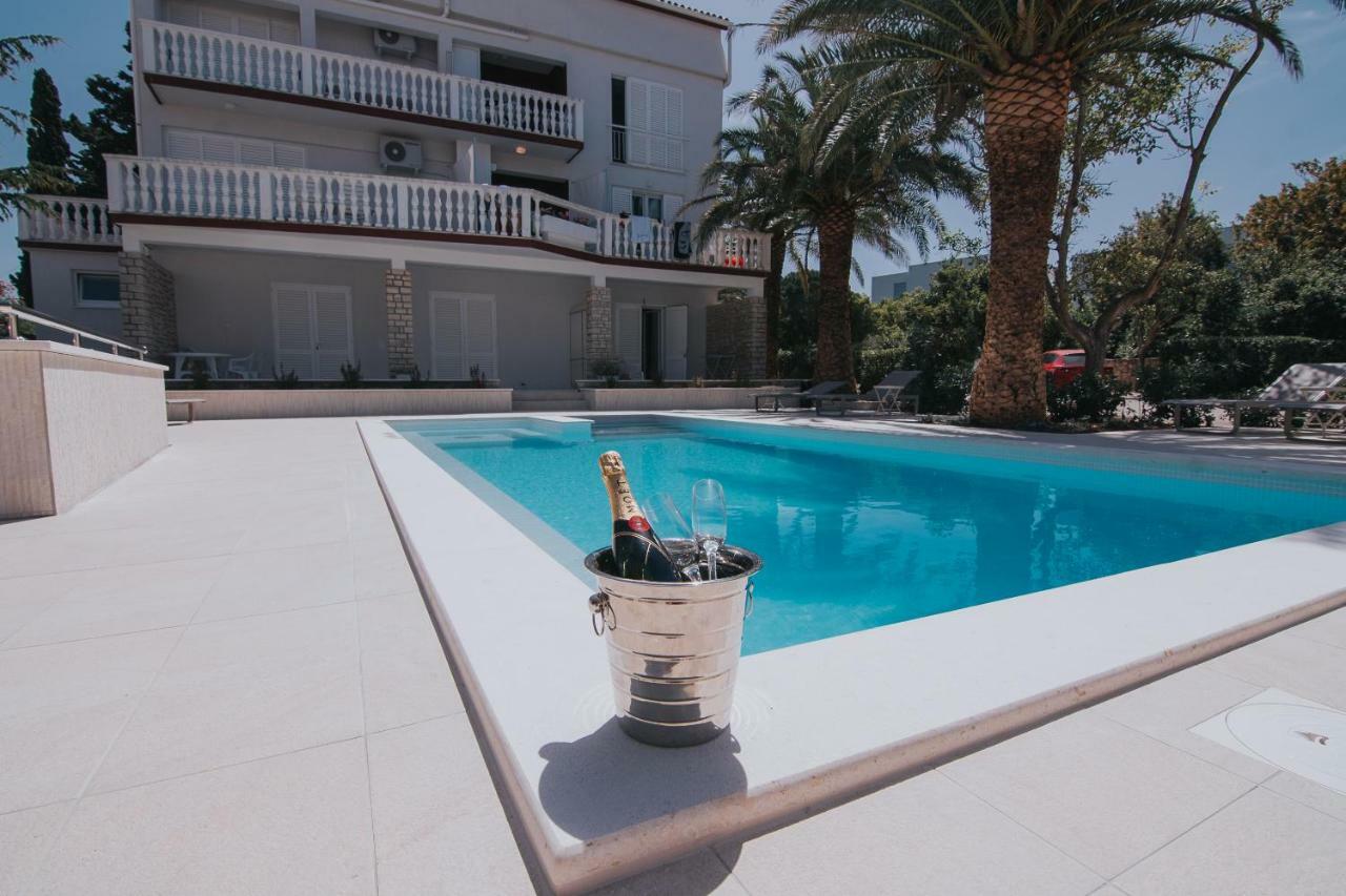 Pool Apartments Galeb Новаля Екстер'єр фото